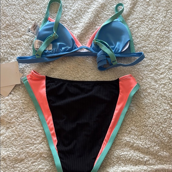 Bikini - Picture 4 of 4